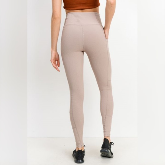 Highwaist Essential Ribbed Leggings with Pockets - Picture 3 of 6